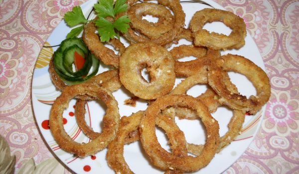 Хрупкави лучени кръгчета с галета