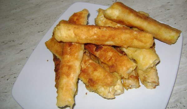 Хрупкави пурички с картофи и прясно сирене