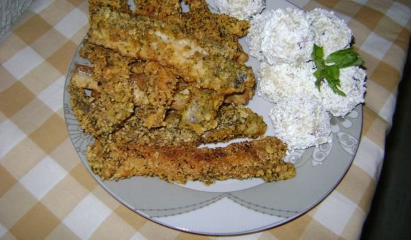Хрупкави рибни филенца със снежни картофени топки
