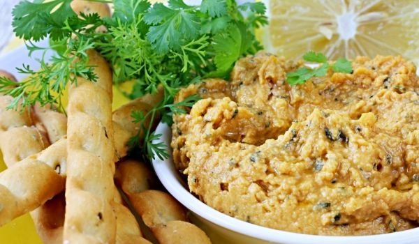 Хумус с лимон и кориандър