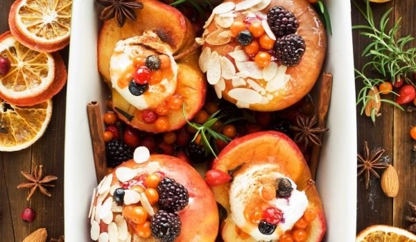 Ябълки с червено вино