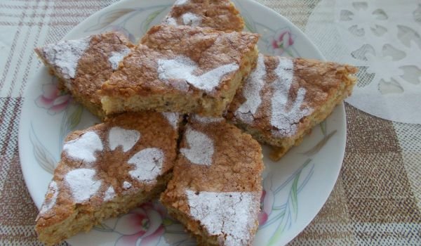 Ябълков кейк с пудра захар