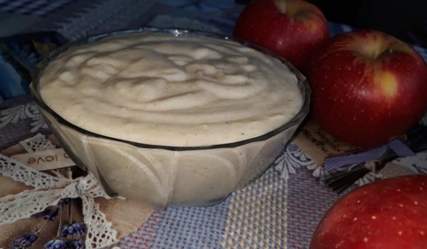 Ябълков мус с грис