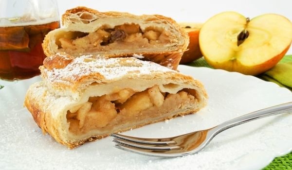 Ябълков щрудел с орехи