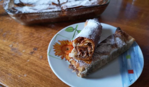 Ябълков щрудел с пълнозърнести кори