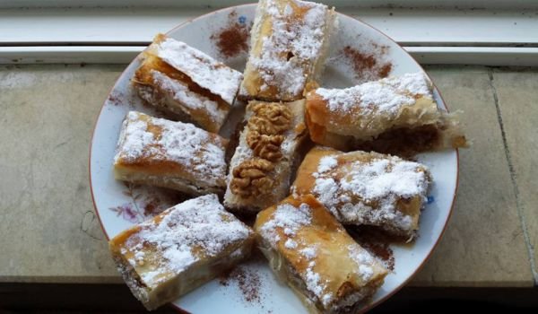 Ябълков щрудел със стафиди