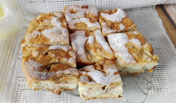 Ябълков сладкиш с бисквити и канела