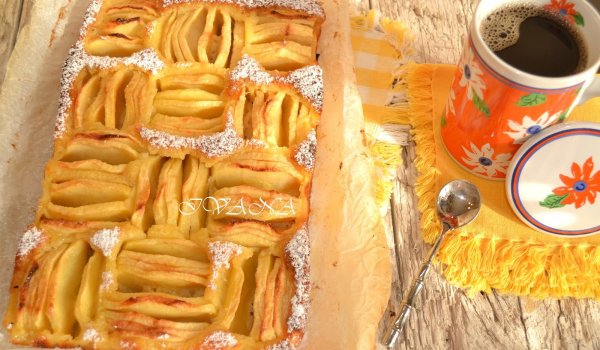 Ябълков сладкиш с кисело мляко