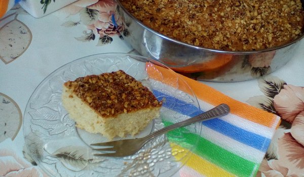 Ябълков сладкиш с орехи и коняк