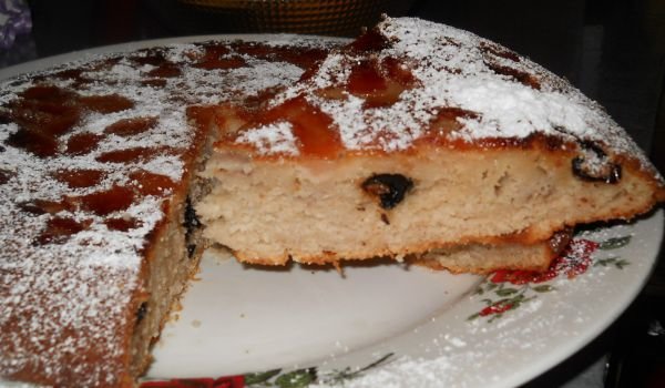 Ябълков сладкиш със сушени сливи и нар