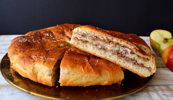Ябълкова пита с мая