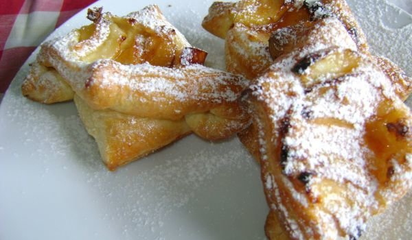 Ябълкови бутерки с желе от дюли