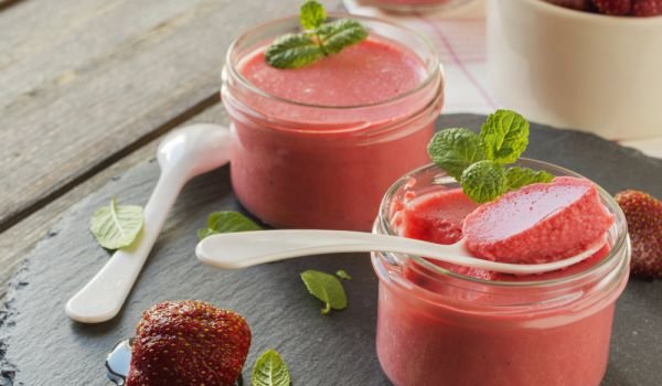 Ягодов мус с бял шоколад