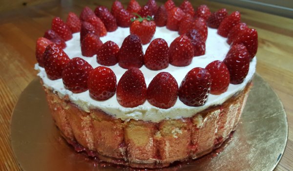 Ягодова торта с бишкоти