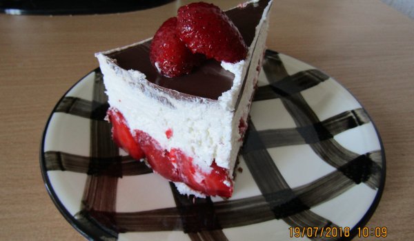 Ягодова Торта с Желатин