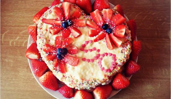 Ягодова торта Валентинка