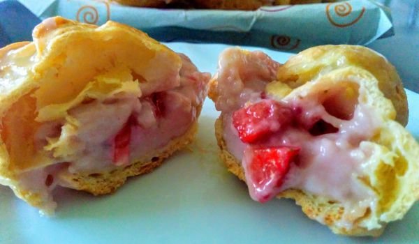 Ягодови еклери с кувертюр от бял шоколад