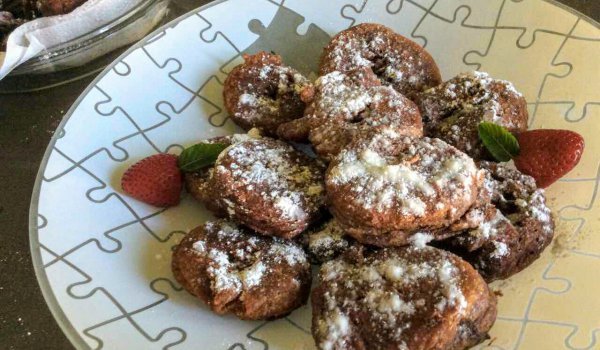 Ягодови понички с черен шоколад