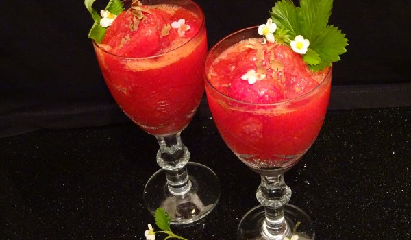 Ягодово сорбе с бяло вино