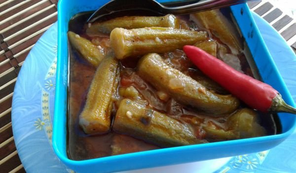 Яхния от бамя и домати