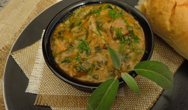 Яхния от черен дроб със зелен лук