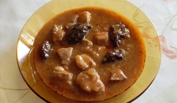 Яхния от дроб и сини сливи