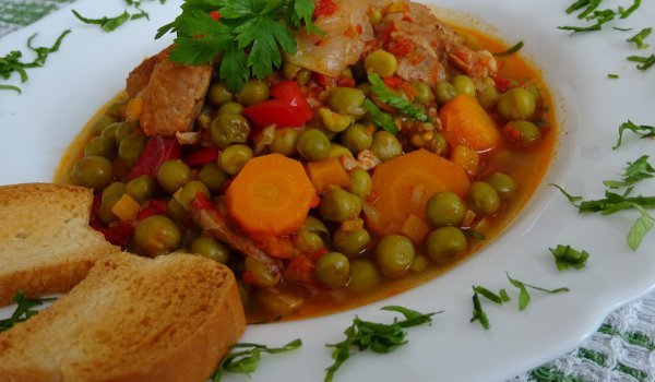 Яхния от грах с телешко месо по Царевски