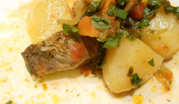 Яхния от млечно телешко и картофи