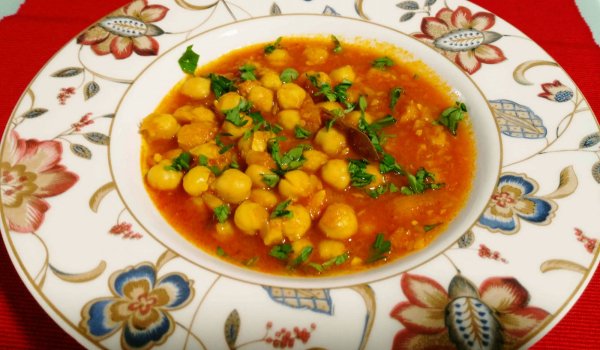 Яхния от нахут с бира