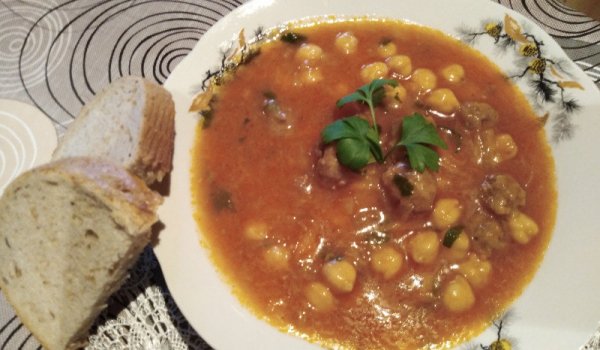 Яхния от нахут с кайма