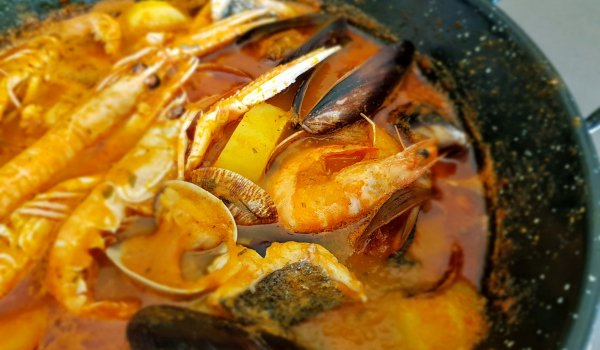 Яхния от риба и морски дарове