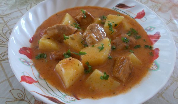 Яхния от свинско и картофи
