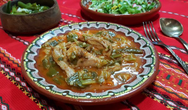 Яхния с агнешко и лук