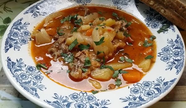 Яхния с агнешко и зеленчуци