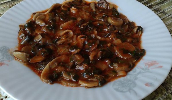 Яхния с гъби и зелен лук