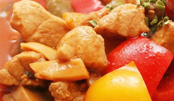 Яхния с картофи и пилешко