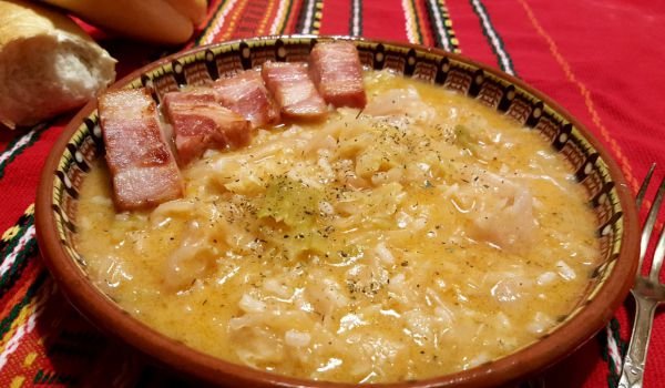 Яхния с кисело зеле и ориз