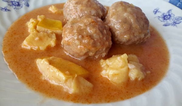 Яхния с кюфтенца и дюли