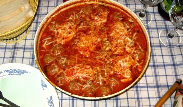 Яхния с кюфтенца и яйца