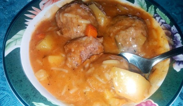 Яхния с кюфтета без запръжка