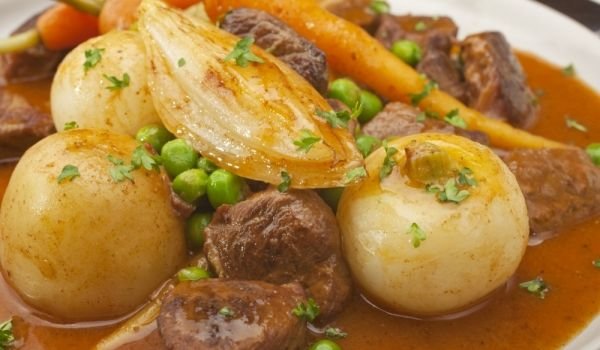 Яхния с кромид лук