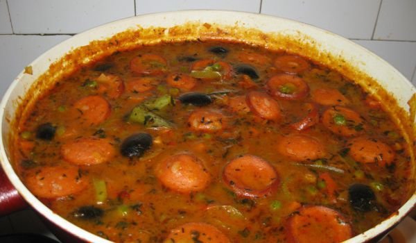 Яхния с наденица и зеленчуци