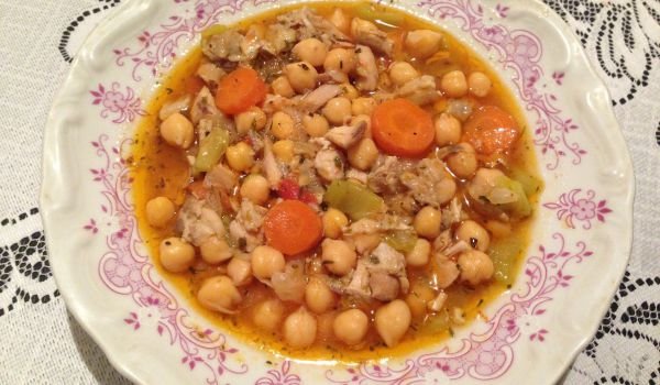 Яхния с нахут, пуешко месо и зеленчици