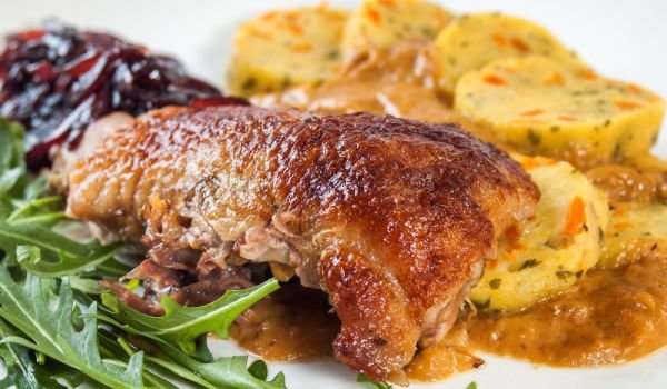 Яхния с патешко и маслини