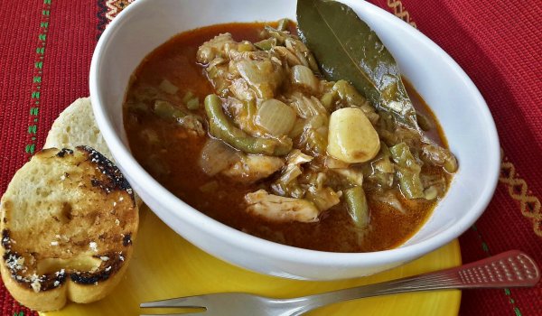 Яхния с пиле, праз и зелен фасул