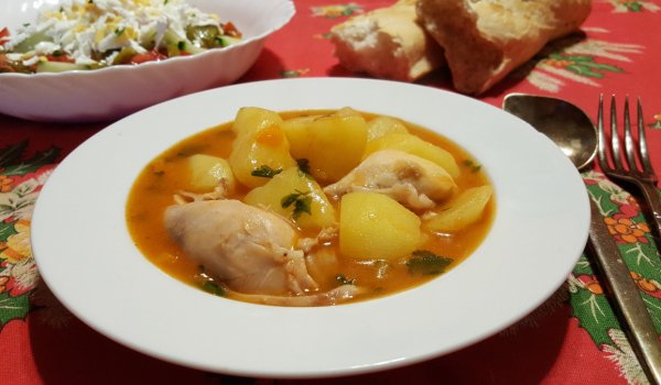 Яхния с пилешко и картофки