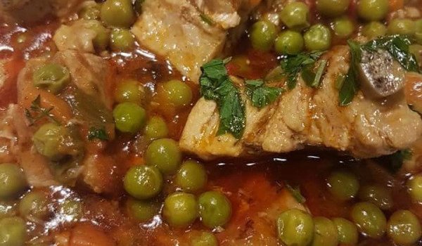 Яхния с пресен грах и свински ребърца
