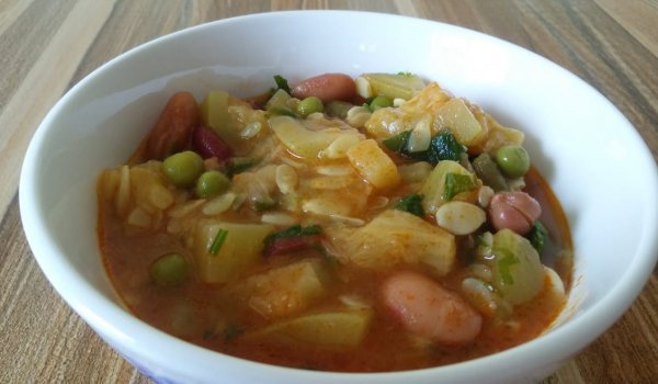 Яхния с тиквички и боб