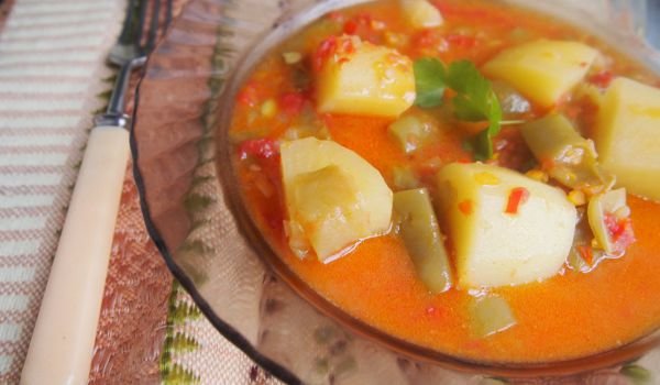 Яхния със зелен боб и картофи