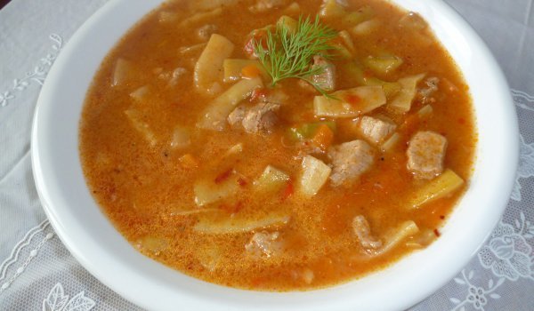 Яхния със зелен боб и свинско месо